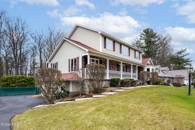 42 Deer Run Hollow, Halfmoon, NY 12065