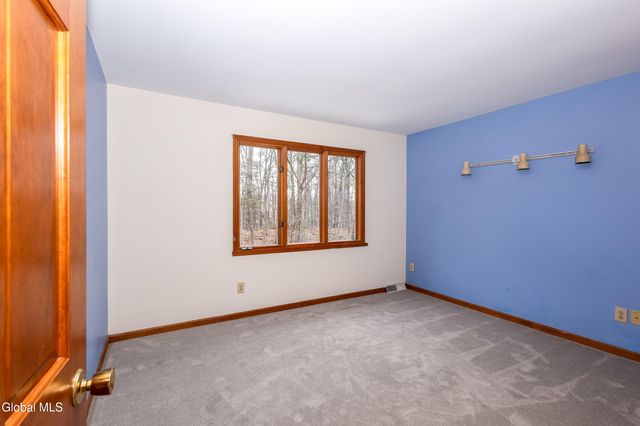 42 Deer Run Hollow, Halfmoon, NY 12065