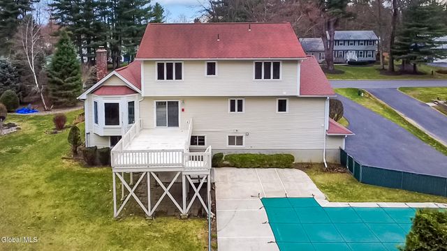 42 Deer Run Hollow, Halfmoon, NY 12065