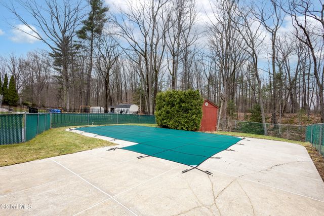42 Deer Run Hollow, Halfmoon, NY 12065