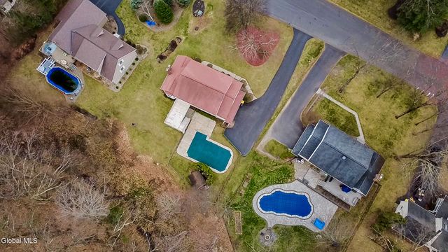 42 Deer Run Hollow, Halfmoon, NY 12065