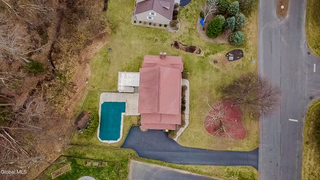 42 Deer Run Hollow, Halfmoon, NY 12065