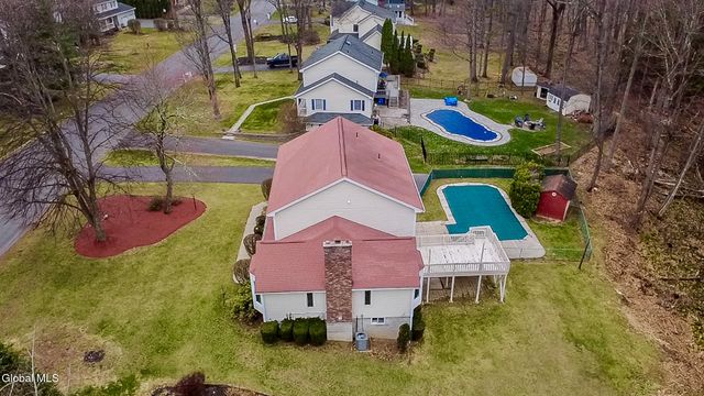 42 Deer Run Hollow, Halfmoon, NY 12065