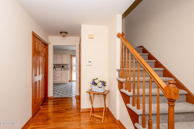 42 Deer Run Hollow, Halfmoon, NY 12065