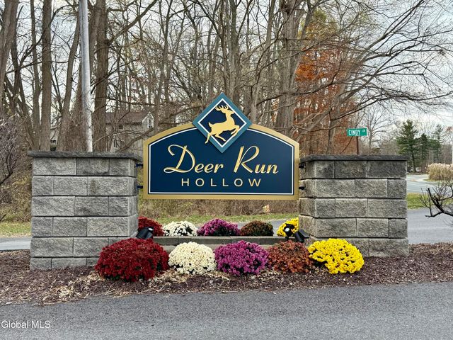 42 Deer Run Hollow, Halfmoon, NY 12065