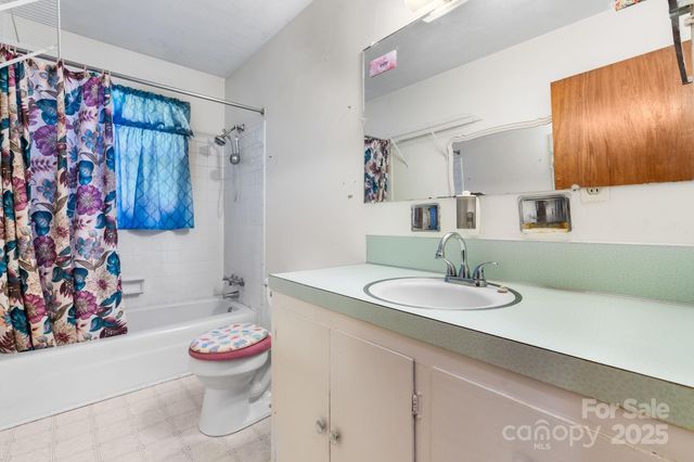 202 Edgewood Circle, Morganton, NC 28655