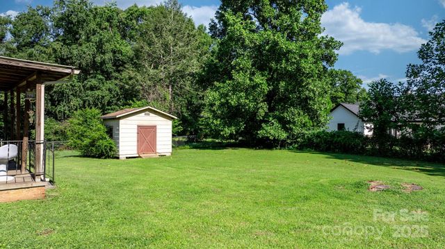 202 Edgewood Circle, Morganton, NC 28655