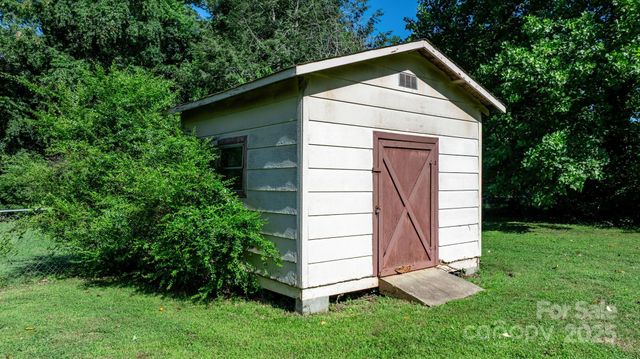 202 Edgewood Circle, Morganton, NC 28655