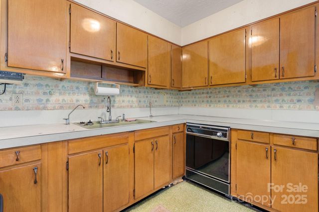 202 Edgewood Circle, Morganton, NC 28655