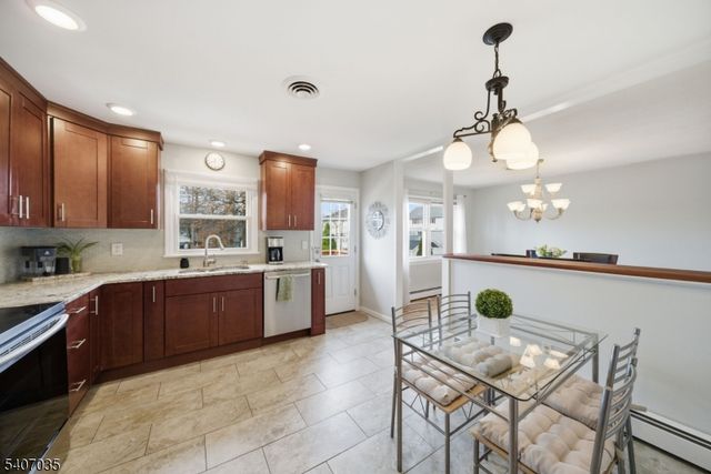 11 Deerfield Rd, Parsippany-troy Hills Twp., NJ 07054