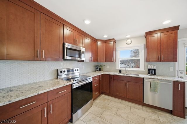 11 Deerfield Rd, Parsippany-troy Hills Twp., NJ 07054