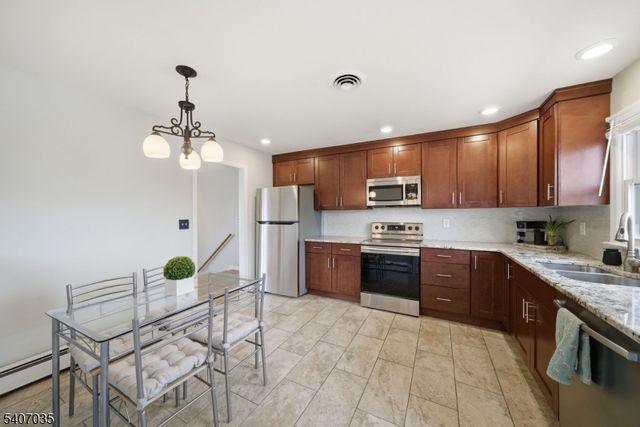 11 Deerfield Rd, Parsippany-troy Hills Twp., NJ 07054