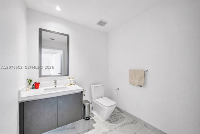851 NE 1st Ave 2408, Miami, FL 33132