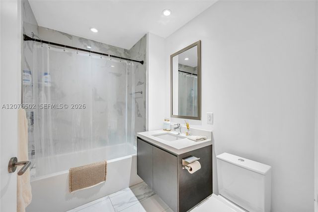 851 NE 1st Ave 2408, Miami, FL 33132