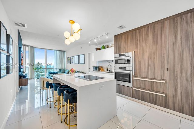 851 NE 1st Ave 2408, Miami, FL 33132