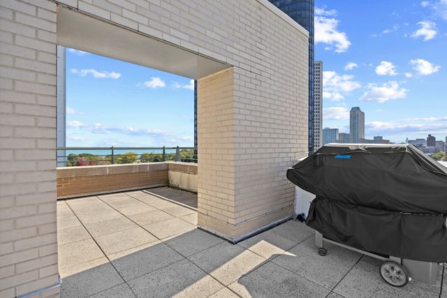 5430 N Sheridan Road 604, Chicago, IL 60640