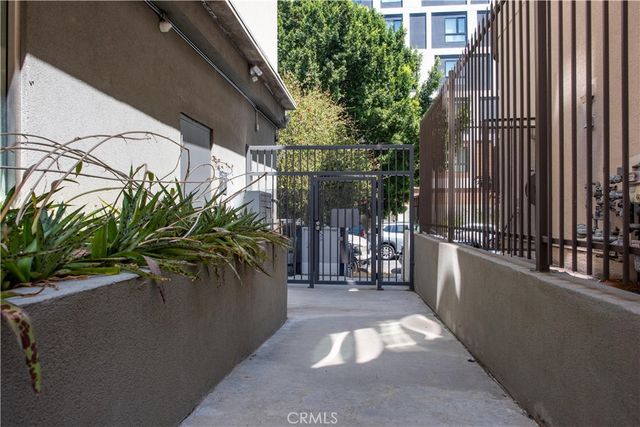 815 S Harvard Boulevard 201, Los Angeles, CA 90005
