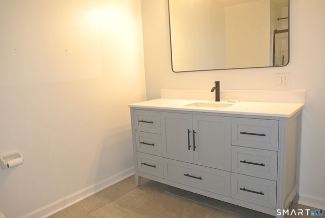 146 High Street APT 303, Milford, CT 06460