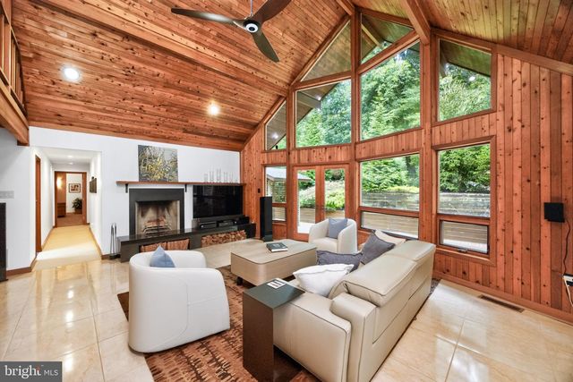 602 FEATHERBED LN, Garnet Valley, PA 19060