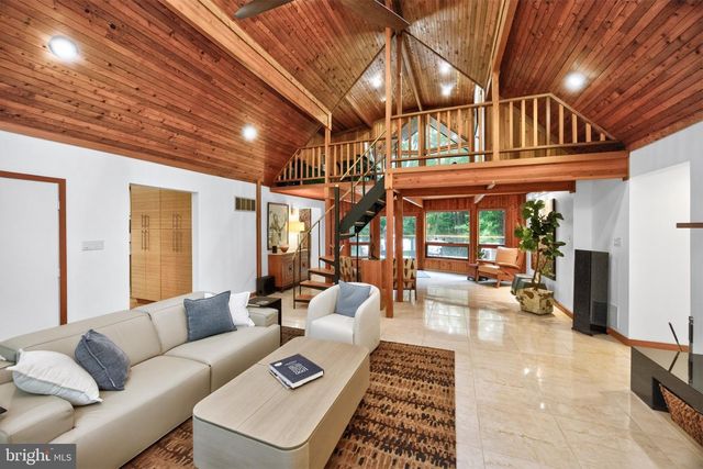 602 FEATHERBED LN, Garnet Valley, PA 19060