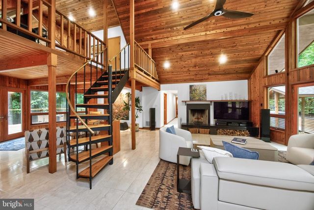 602 FEATHERBED LN, Garnet Valley, PA 19060
