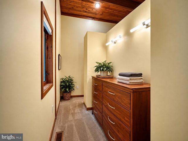 602 FEATHERBED LN, Garnet Valley, PA 19060