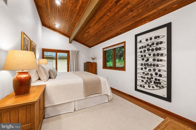602 FEATHERBED LN, Garnet Valley, PA 19060