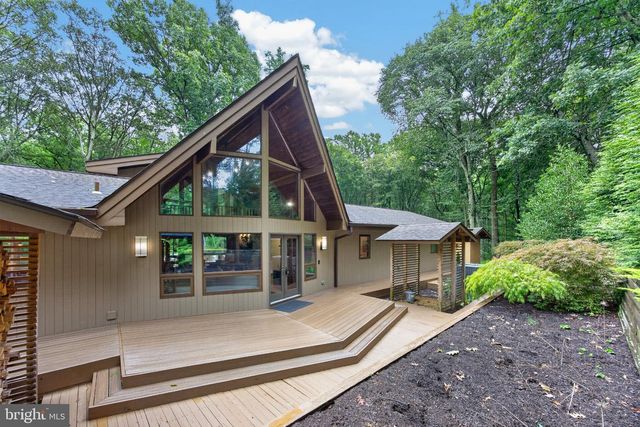 602 FEATHERBED LN, Garnet Valley, PA 19060