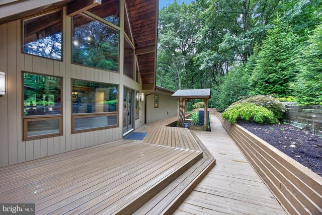 602 FEATHERBED LN, Garnet Valley, PA 19060