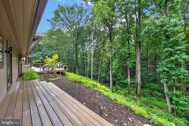 602 FEATHERBED LN, Garnet Valley, PA 19060