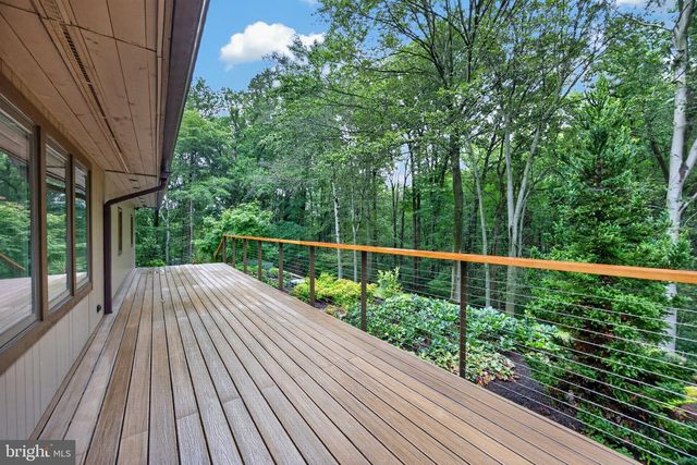 602 FEATHERBED LN, Garnet Valley, PA 19060