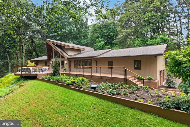 602 FEATHERBED LN, Garnet Valley, PA 19060