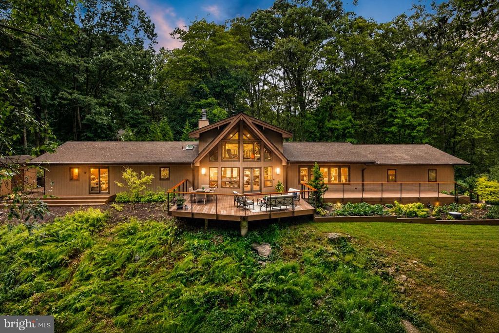 602 FEATHERBED LN, Garnet Valley, PA 19060
