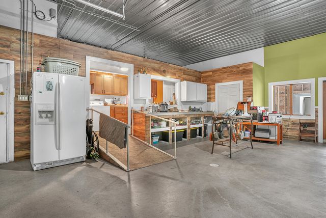 8796 N 100 E, Lake Village, IN 46349