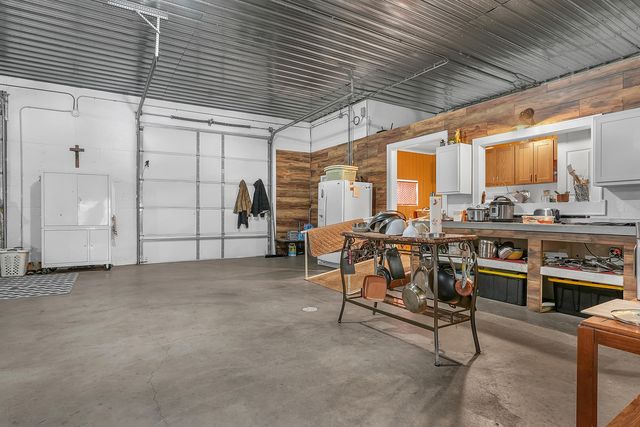 8796 N 100 E, Lake Village, IN 46349