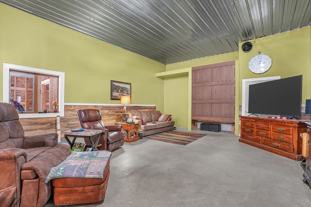 8796 N 100 E, Lake Village, IN 46349