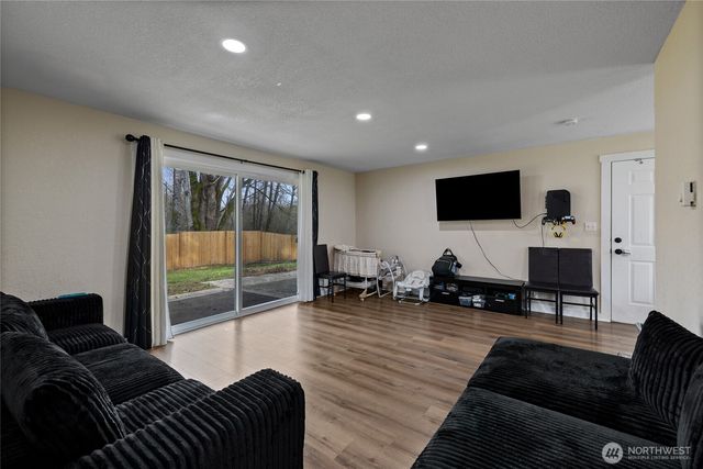 2526 Olympic Boulevard, Puyallup, WA 98374