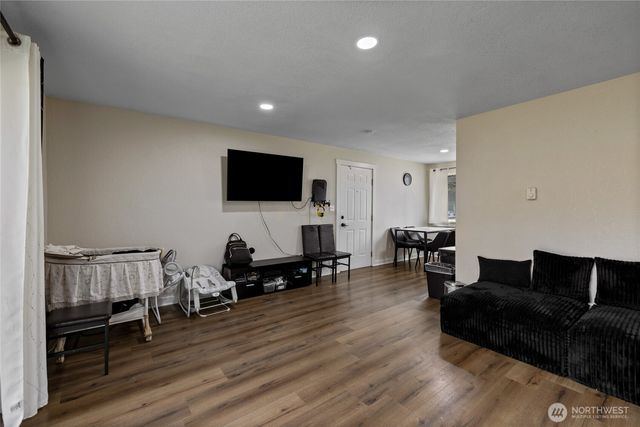 2526 Olympic Boulevard, Puyallup, WA 98374