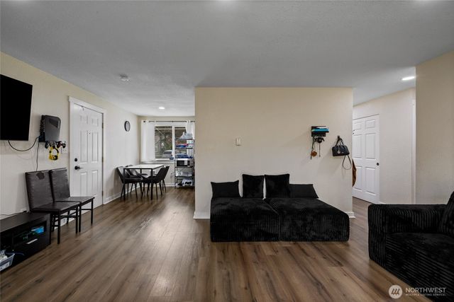 2526 Olympic Boulevard, Puyallup, WA 98374