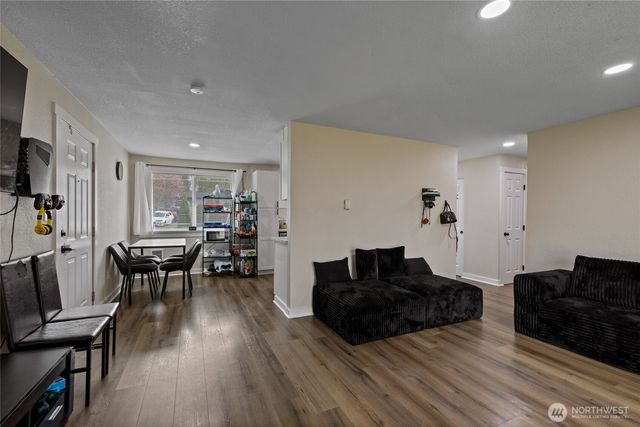 2526 Olympic Boulevard, Puyallup, WA 98374