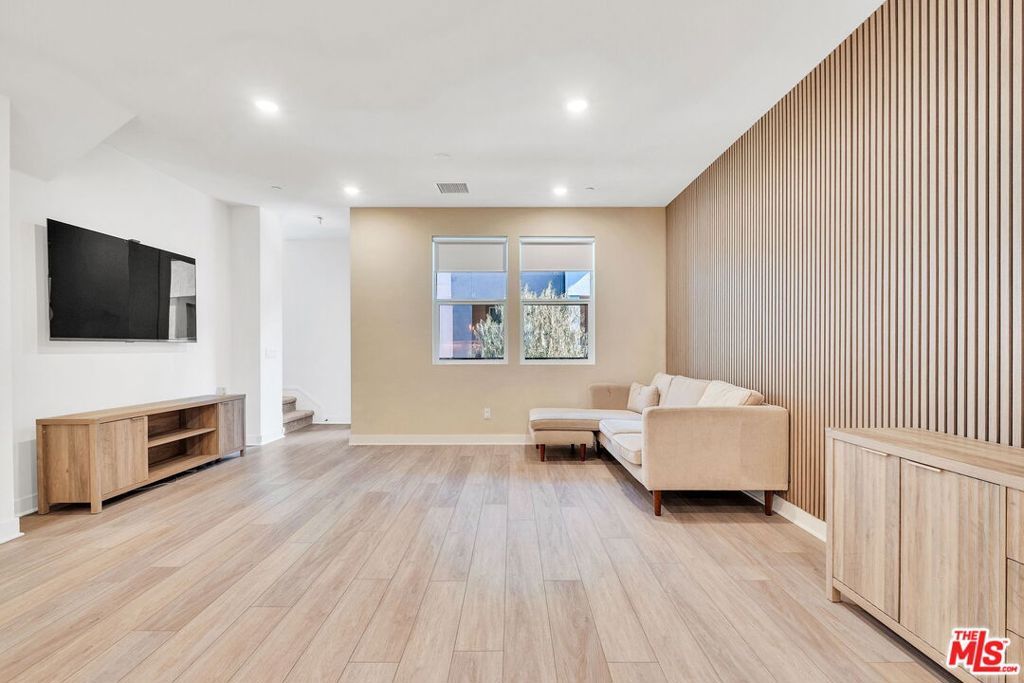 Image 7 of property listing at 7556 Landon Lane, Gardena, CA 90248