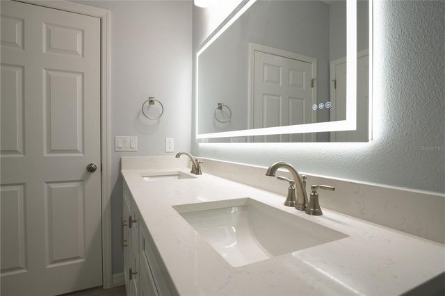 1013 ASTON-MARTIN DRIVE, Sebring, FL 33872