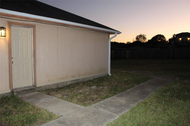 8825 E Buffalo Circle, Willis, TX 77378