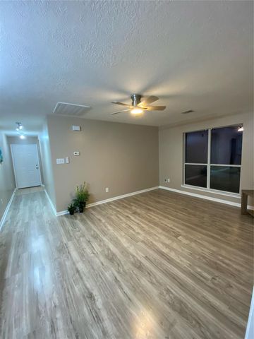 8825 E Buffalo Circle, Willis, TX 77378