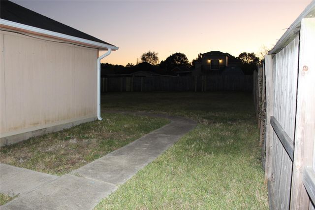 8825 E Buffalo Circle, Willis, TX 77378