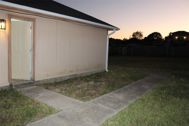 8825 E Buffalo Circle, Willis, TX 77378