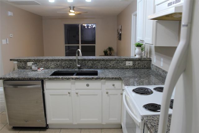 8825 E Buffalo Circle, Willis, TX 77378