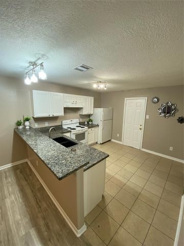 8825 E Buffalo Circle, Willis, TX 77378