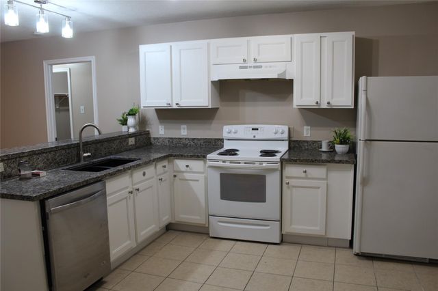 8825 E Buffalo Circle, Willis, TX 77378