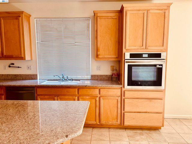 2126 Shenandoah Drive, Tracy, CA 95377
